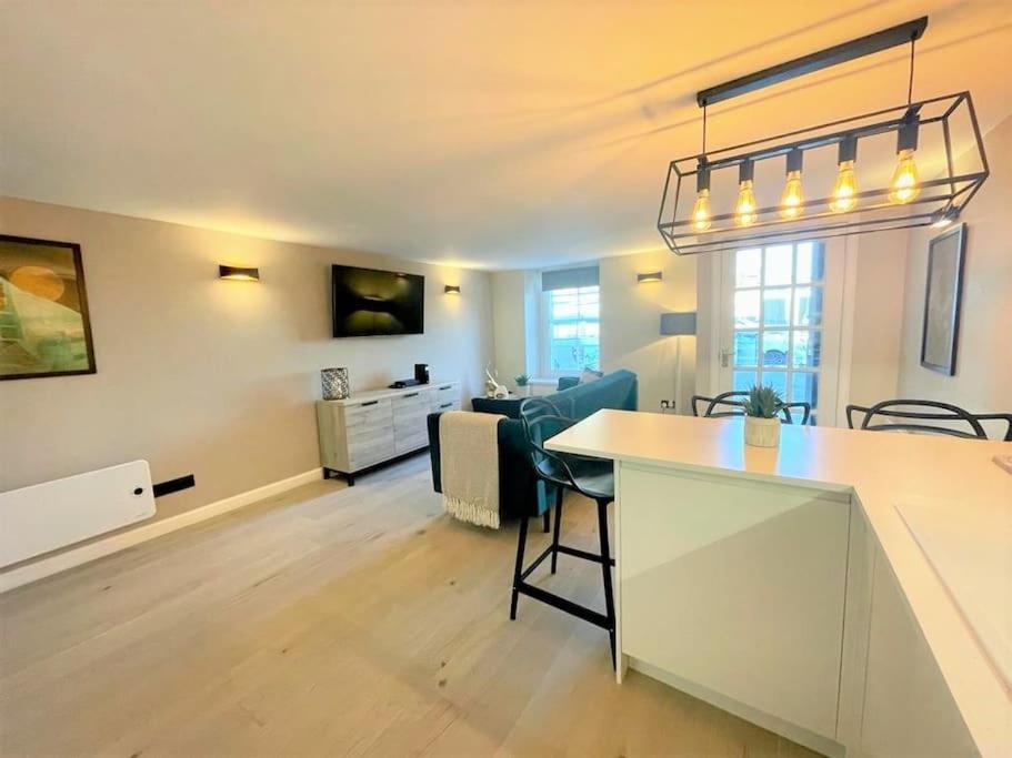 Stylish, Central And Cosy 1Bd Nr Canongate Edinburgh Luaran gambar